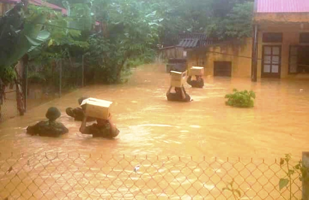 Lũ ống tràn về ngập gần lút đầu người ở Điện Biên, 3 người thiệt mạng - 1