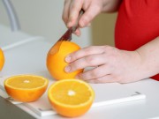 Bà bầu - Chuyên gia nào cũng khuyên mẹ bầu nên uống nước cam và đây là lý do!