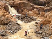 Tin tức - Hình ảnh đường đi của trận lũ quét "chưa từng có trăm năm nay" khiến 14 người chết, mất tích