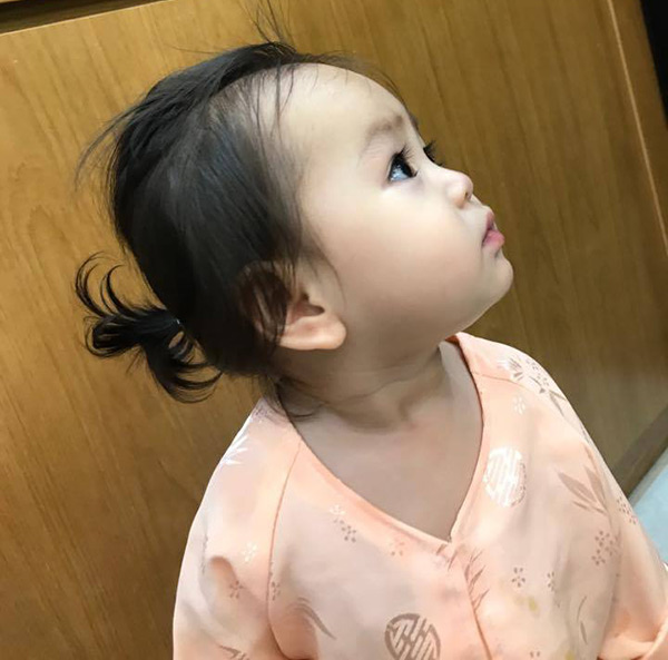 Bé gái Sài Gòn cứ ra phố là bị nhầm thành con gái Elly Trần - 7