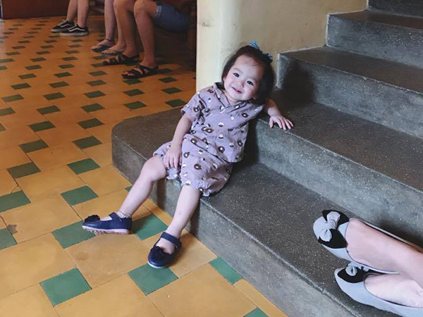 Bé gái Sài Gòn cứ ra phố là bị nhầm thành con gái Elly Trần - 4