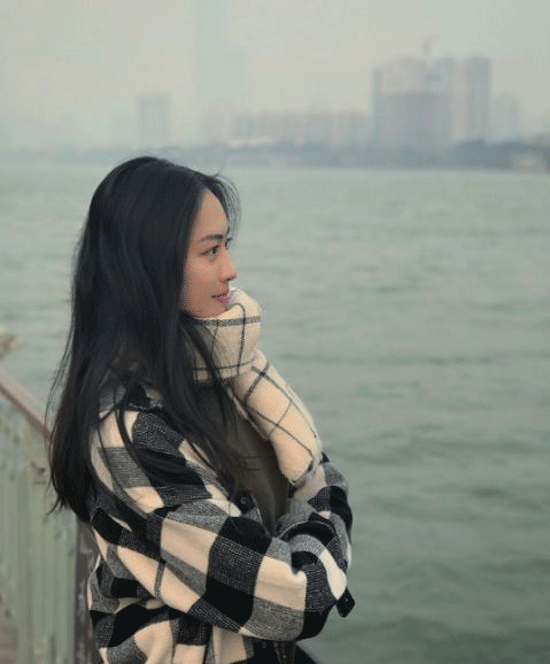 Cặp đôi đồng tính nữ đẹp amp;#34;sắc nước hương trờiamp;#34; khiến dân mạng quyết tìm danh tính - 3