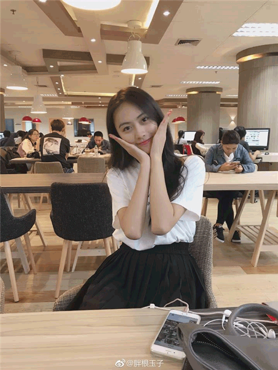 Cặp đôi đồng tính nữ đẹp amp;#34;sắc nước hương trờiamp;#34; khiến dân mạng quyết tìm danh tính - 8