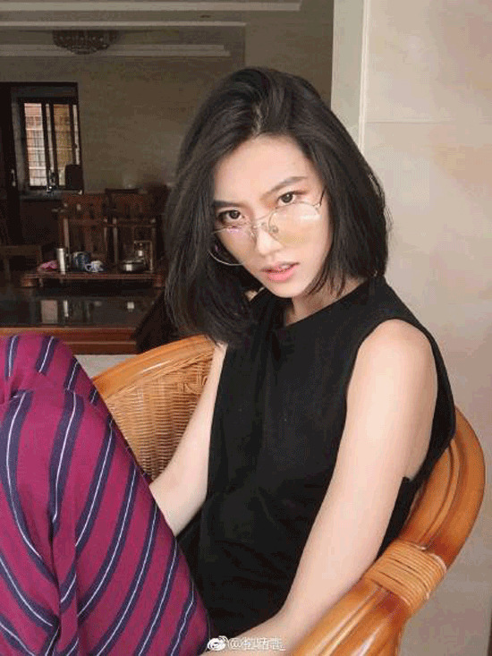 Cặp đôi đồng tính nữ đẹp amp;#34;sắc nước hương trờiamp;#34; khiến dân mạng quyết tìm danh tính - 4