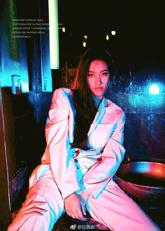 Cặp đôi đồng tính nữ đẹp amp;#34;sắc nước hương trờiamp;#34; khiến dân mạng quyết tìm danh tính - 6