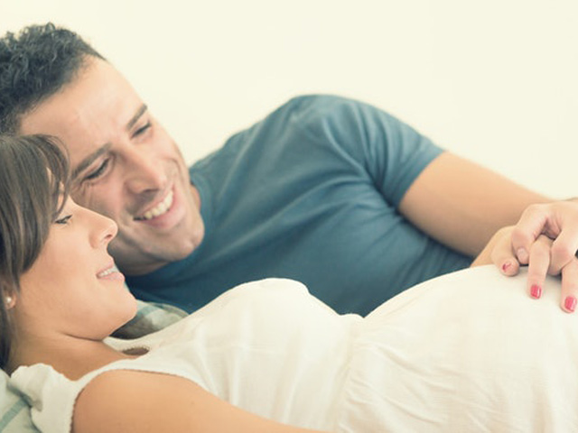 Mang bầu mà bố mẹ thường xuyên làm những việc này sẽ rất dễ gây tổn hại thai nhi - 1