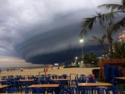 Tin tức - Thông tin chính thức về đám mây đen kịt hình thù kỳ lạ như “nuốt chửng” biển Sầm Sơn