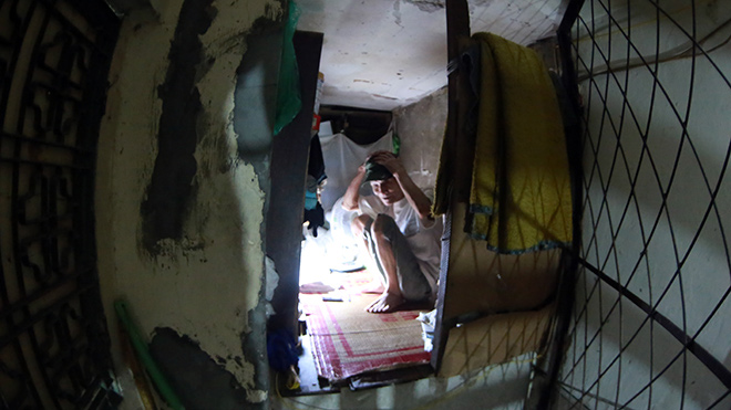 Những căn nhà nhỏ nhất Thủ đô, phải nằm nghiêng mới đủ chỗ - 1