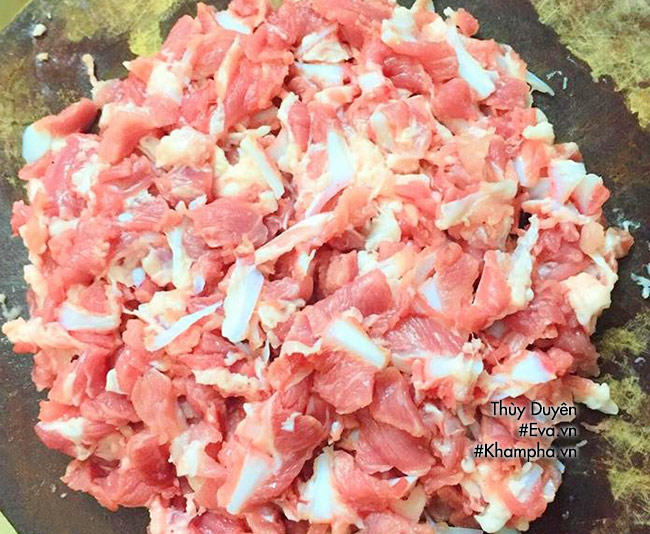 Sụn mềm chưng mắm tép thơm lừng, giòn giòn, ăn tốn cơm vô cùng - 2