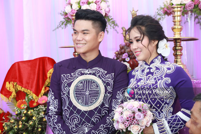 Chồng trẻ âu yếm hôn tay Lê Phương trong lễ rước dâu - 25