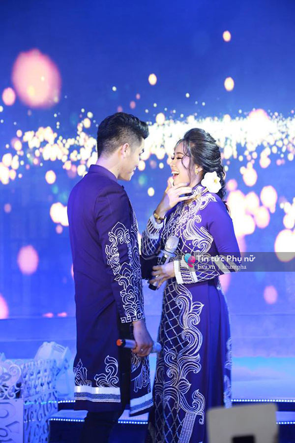 Lê Phương nắm tay con trai và say đắm nhìn chồng trên sân khấu tiệc cưới - 12