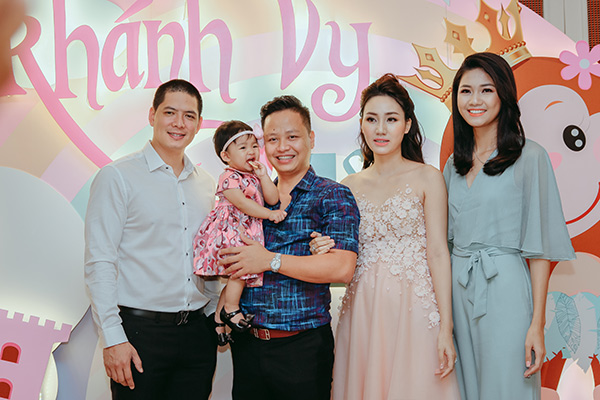 Á hậu Hoàn vũ Việt Nam 2015 kể về năm đầu làm mẹ ở tuổi 24 và kỷ niệm đi đẻ còn thèm bánh giò - 6