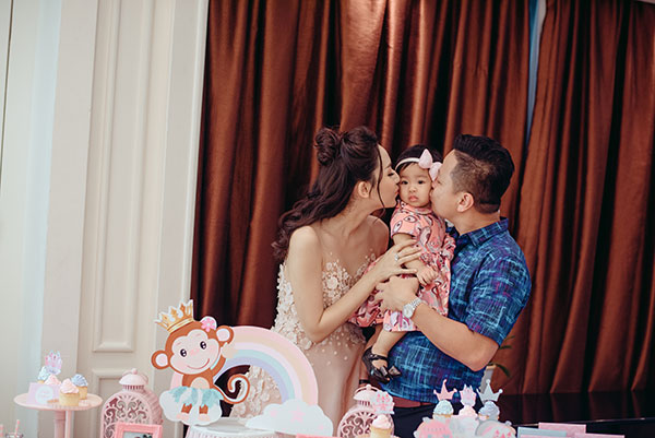 Á hậu Hoàn vũ Việt Nam 2015 kể về năm đầu làm mẹ ở tuổi 24 và kỷ niệm đi đẻ còn thèm bánh giò - 7