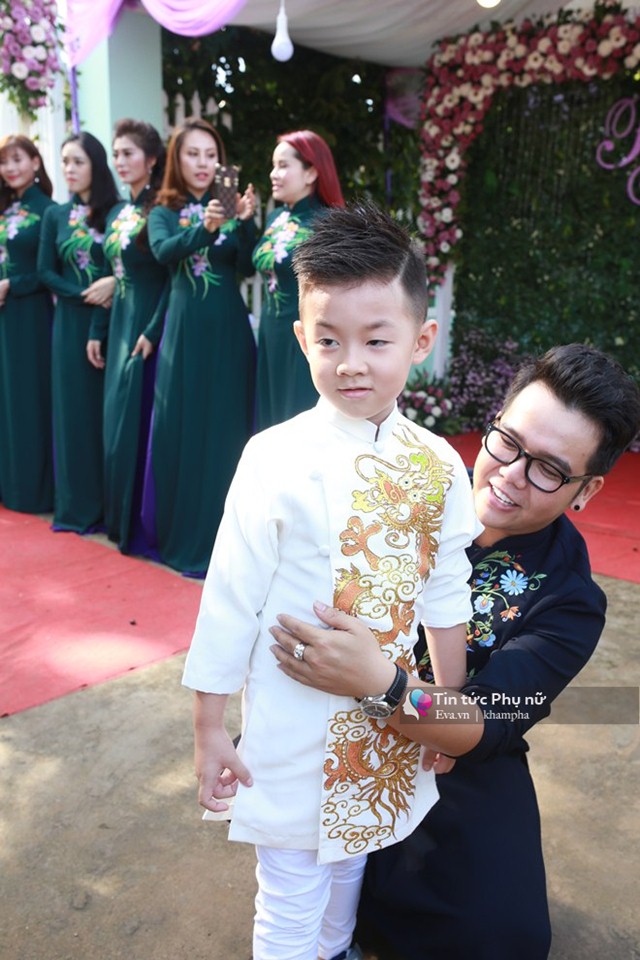 Con trai Lê Phương amp;#34;quẩy máu lửaamp;#34; trong đám cưới của mẹ và cha dượng - 10