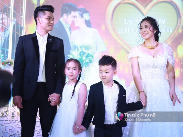 Con trai Lê Phương amp;#34;quẩy máu lửaamp;#34; trong đám cưới của mẹ và cha dượng - 5