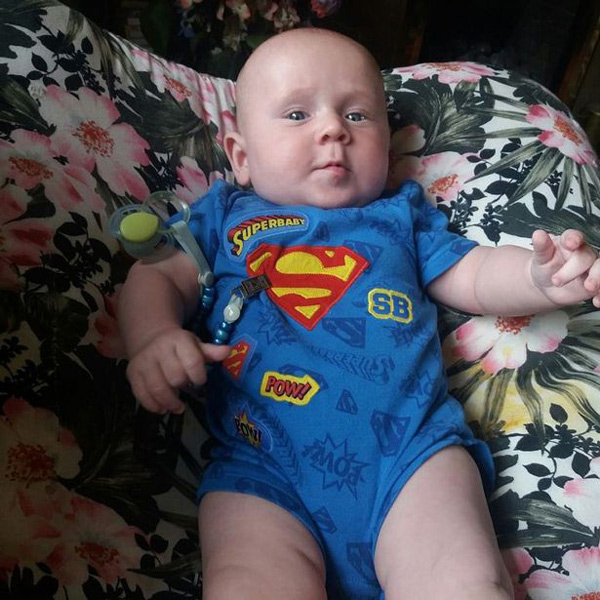 Đau bụng nghi do nhiễm trùng thận, cô gái trẻ bất ngờ... đẻ ngay trên ghế sofa - 3