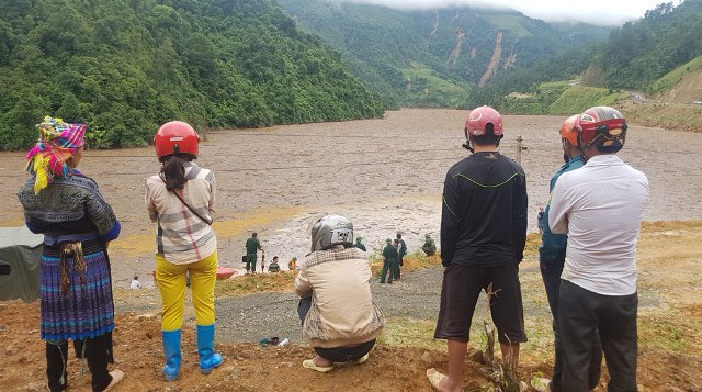 3 mẹ con trong 1 gia đình bị lũ quét cuốn trôi ở Yên Bái: Đã tìm thấy thi thể người mẹ - 1