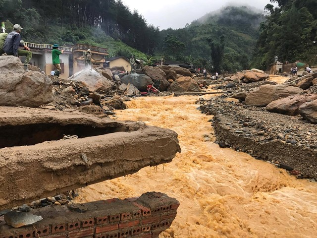 3 mẹ con trong 1 gia đình bị lũ quét cuốn trôi ở Yên Bái: Đã tìm thấy thi thể người mẹ - 3