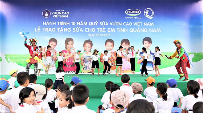 Quỹ sữa Vươn cao Việt Nam trao tặng 46.500 ly sữa cho trẻ em Quảng Nam - 6