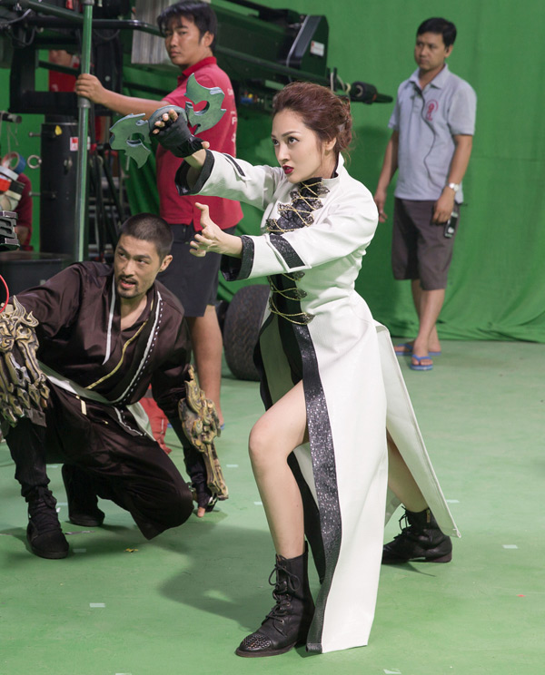 Ngô Thanh Vân xăm trổ đầy mình so tài với amp;#34;đả nữamp;#34; Bảo Anh - 4