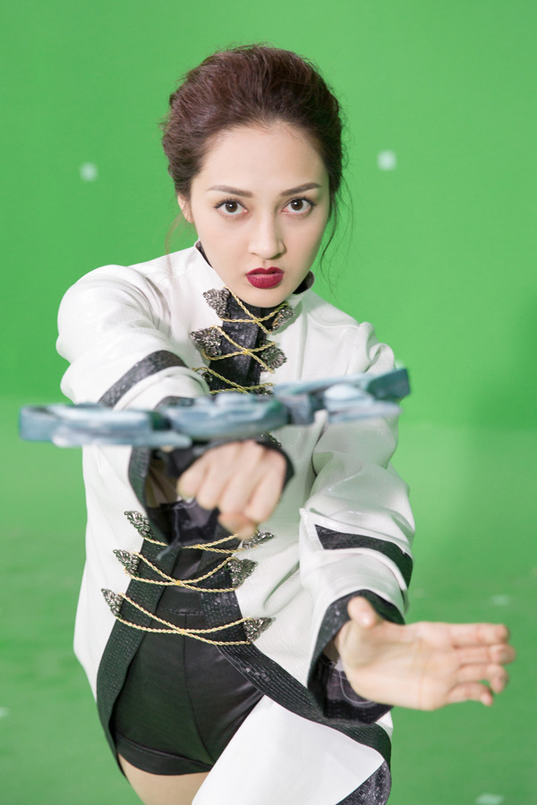 Ngô Thanh Vân xăm trổ đầy mình so tài với amp;#34;đả nữamp;#34; Bảo Anh - 6