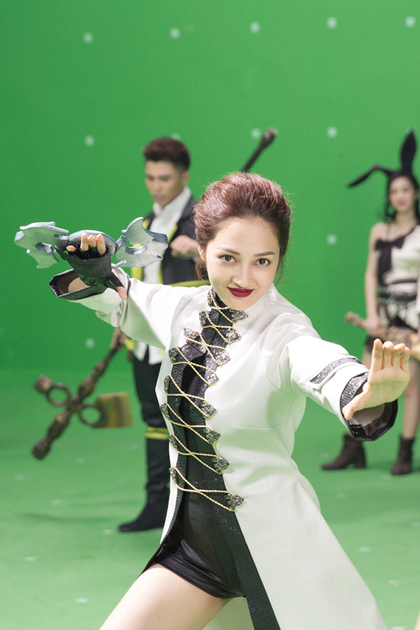 Ngô Thanh Vân xăm trổ đầy mình so tài với amp;#34;đả nữamp;#34; Bảo Anh - 7