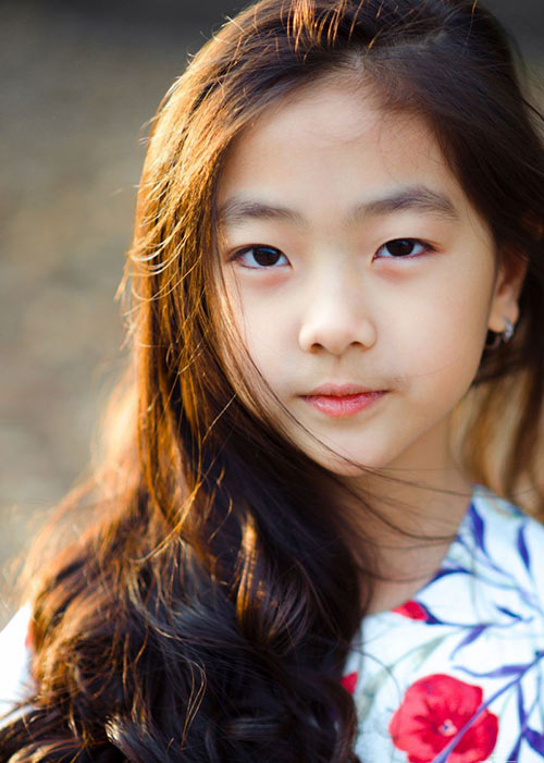 Bé gái Hải Dương 9 tuổi cao 1m47, cằm V-line thanh tú tự nhiên đúng chuẩn “hoa hậu” - 1