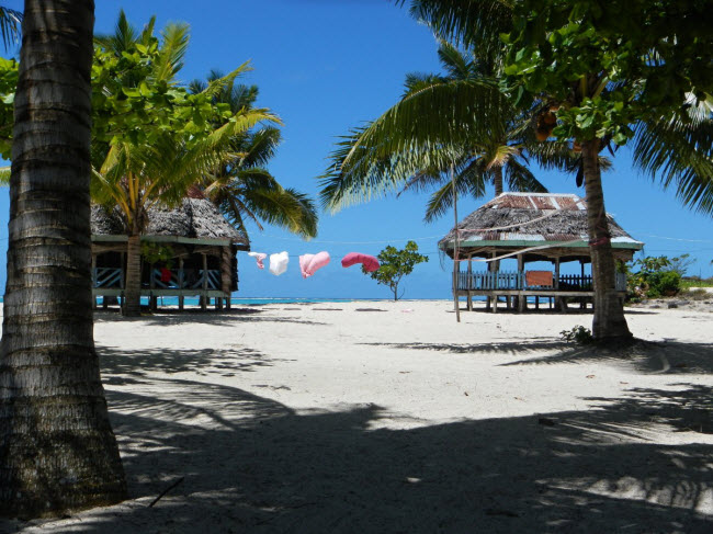 Samoa: Hòn đảo này có phong cảnh thiên nhiên đẹp, không gian yên tĩnh và chỉ phí thấp, theo Anthony Bianco, người sáng lập Travel Tart. “Bạn có thể thuê phòng tại khu nghỉ dưỡng ven biển với giá 20 USD/đêm, bao gồm bữa sáng và bữa tối”, Anthony cho biết.

