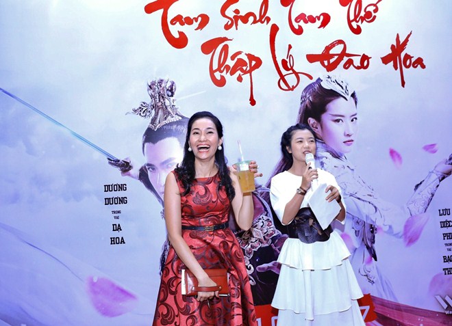 Hạnh Thúy và các sao Việt hớn hở khi đi xem amp;#34;Tam sinh tam thếamp;#34; của Lưu Diệc Phi - 7