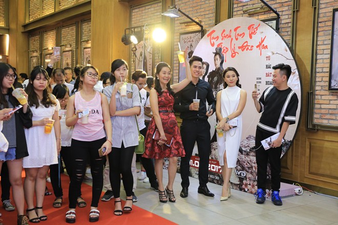 Hạnh Thúy và các sao Việt hớn hở khi đi xem amp;#34;Tam sinh tam thếamp;#34; của Lưu Diệc Phi - 2