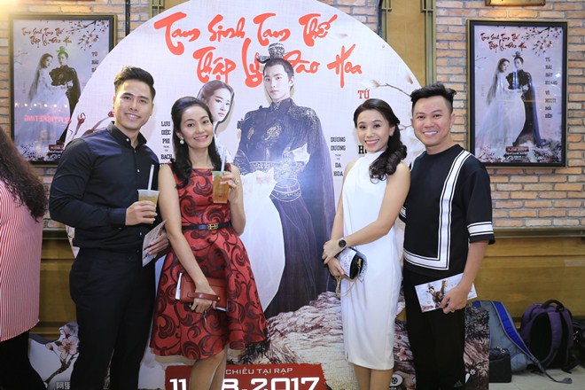 Hạnh Thúy và các sao Việt hớn hở khi đi xem amp;#34;Tam sinh tam thếamp;#34; của Lưu Diệc Phi - 15