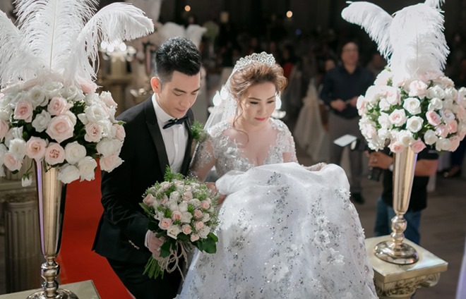 Lâm Khánh Chi và chồng sắp cưới dự hôn lễ lần 3 của chồng cũ Phi Thanh Vân - 10