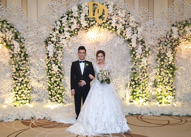 Lâm Khánh Chi và chồng sắp cưới dự hôn lễ lần 3 của chồng cũ Phi Thanh Vân - 7