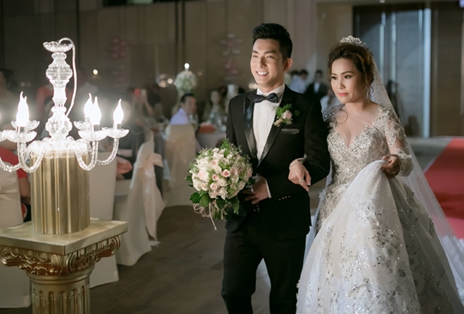 Lâm Khánh Chi và chồng sắp cưới dự hôn lễ lần 3 của chồng cũ Phi Thanh Vân - 8