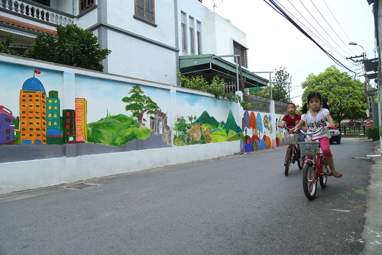 Hà Nội: amp;#34;Hồi sinhamp;#34; con đường ẩm mốc bằng tranh tường độc đáo - 8