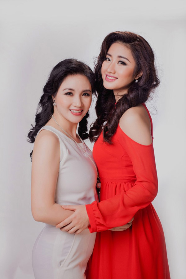 Những bà mẹ amp;#34;đẹp như hoa hậuamp;#34; trong showbiz Việt - 2
