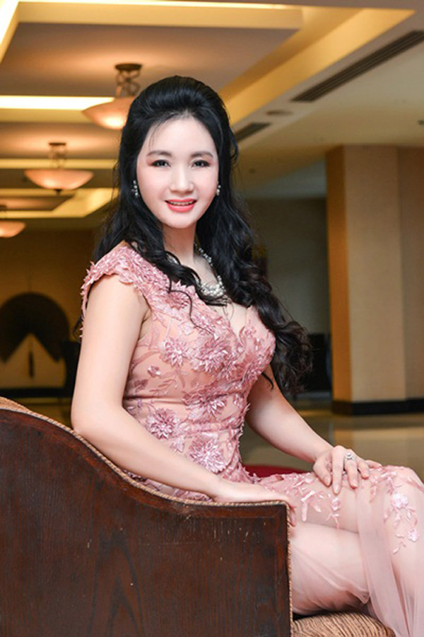Những bà mẹ amp;#34;đẹp như hoa hậuamp;#34; trong showbiz Việt - 4