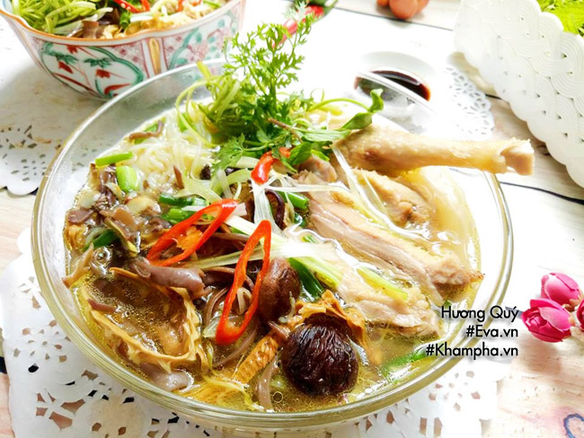 Bữa sáng nấu bún măng vịt nóng hổi hấp dẫn - 9