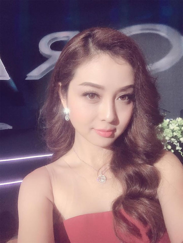 Sao Việt 24h qua: Vợ Lam Trường buồn rầu vì “sắp hói” khi rụng tóc sau sinh - 8