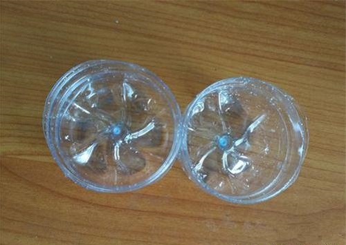 Chị em rủ nhau xếp củ tỏi vào đáy chai, mấy tháng sau có tỏi ăn amp;#34;tẹt gaamp;#34; chẳng hết - 3