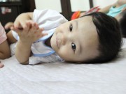 Tin tức - Hình ảnh mới nhất của bé trai 14 tháng tuổi bị bạo hành, bỏ rơi ở bệnh viện sau 5 ngày về nhà