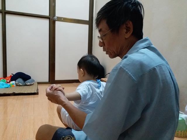 Hình ảnh mới nhất của bé trai 14 tháng tuổi bị bạo hành, bỏ rơi ở bệnh viện sau 5 ngày về nhà - 5