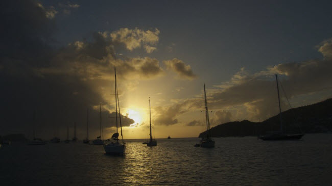 Bequia: Hòn đảo vùng Caribbe chào đón du khách với những hàng cọ chạy dọc bãi biển và cảnh hoàng hôn tuyệt đẹp.
