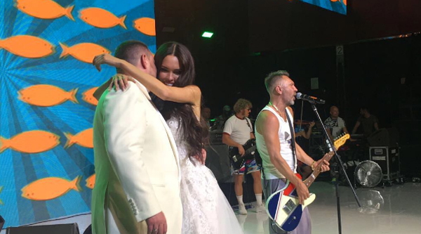 Đám cưới sang chảnh bậc nhất 2017: Cô dâu đeo nhẫn hơn 225 tỷ, sánh đôi cùng vị đại gia khét tiếng - 5