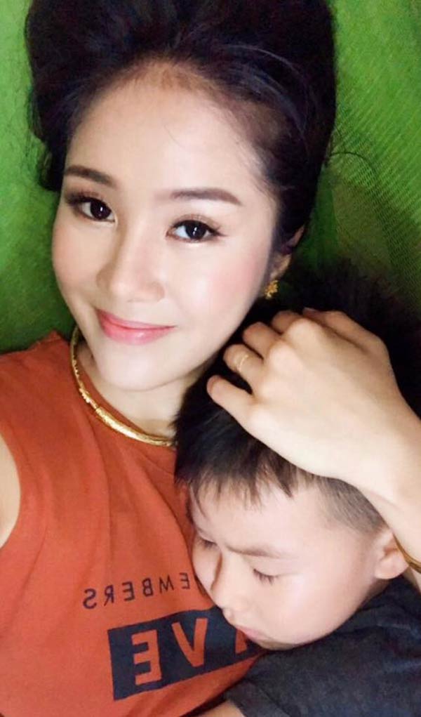 Lê Phương đưa con trai Cà Pháo về dự đám cưới ở quê chồng - 2