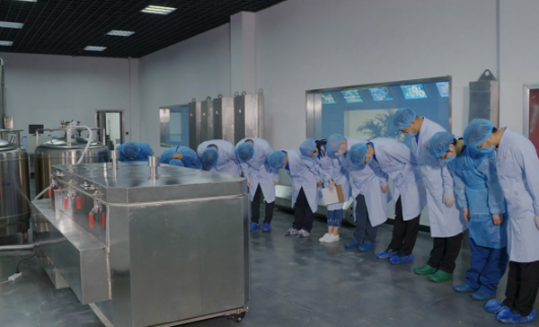 Quá đau buồn khi vợ qua đời vì ung thư, chồng đóng băng thi thể vợ mong ngày hồi sinh - 3