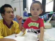 Tin tức - Nụ cười trở lại với cậu bé 4 tuổi mất 2 chân sau vụ sạt lở đất kinh hoàng ở Sơn La