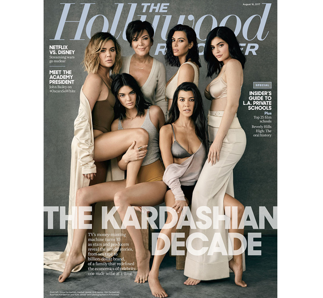 Gia đình nhà Kardashian chụp bộ ảnh sexy kỷ niệm 10 năm trở thành siêu sao nổi tiếng nhất nước Mỹ.
