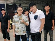 Làng sao - Khán giả tò mò khi thấy Đàm Vĩnh Hưng chở 9 xe tải đạo cụ ra Hà Nội