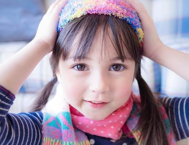 Cô bé 8 tuổi người Thái Lan, Jenna Jirada Moran, từng được ca ngợi với những lời hết sức hoa mỹ như "Cô bé có gương mặt hoàn hảo nhất Thái Lan", "Cô bé xinh nhất Thái Lan" cách đây khoảng 3 năm.
